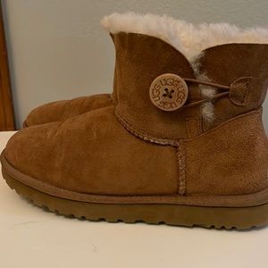Mini Bailey Button Ugg boots